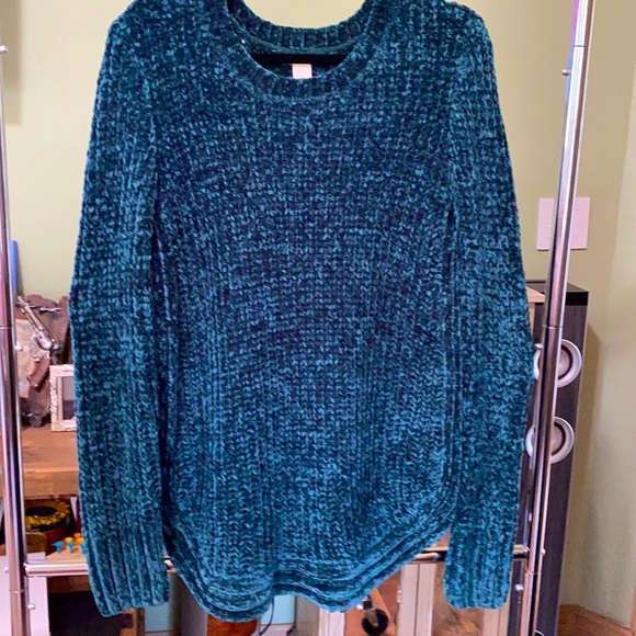 Westbound Polyester Sweater. Deep Teal Color. (L) - Picture 2 of 3